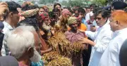 কৃষিমন্ত্রীকে কৃষকের আক্ষেপ: ঘর নেই, ধান নষ্ট