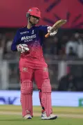 টি-টোয়েন্টিতে দ্রুততম ১০০ ছক্কার রেকর্ড বৈভবের