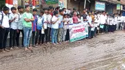রায়গঞ্জে স্কুলপথে কাদা-পানি, শিক্ষার্থী-অভিভাবকদের মানববন্ধন