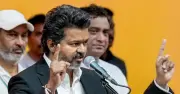 থালাপতি বিজয়ের নতুন রূপ: দ্রাবিড় রাজনীতির মোড় ঘুরিয়ে পেশাদার লুক
