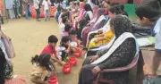 মা দিবসে ব্যতিক্রমী আয়োজনে শিক্ষার্থীদের পা ধোয়া