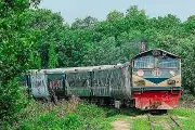 চট্টগ্রাম বিশ্ববিদ্যালয়ের শাটল ট্রেনে ছাত্রলীগের পোস্টার সাঁটানোর ভিডিও ভাইরাল
