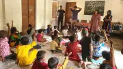বন্ধুসভার আলোর পাঠশালায় সুবিধাবঞ্চিত শিশুদের পুরস্কার বিতরণ