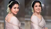 সাদা ফুল আর শাড়ির সাজে রুনা খানের দীপ্তিময় লুক