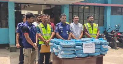 জামালপুরে ৪২ কেজি গাঁজাসহ দুই নারী মাদক ব্যবসায়ী গ্রেফতার