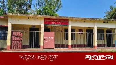 লোহাগাড়ায় স্কুলে ৭৮ শিক্ষার্থীর মধ্যে নিয়মিত উপস্থিত ১১, উপবৃত্তি পায় ৩৮