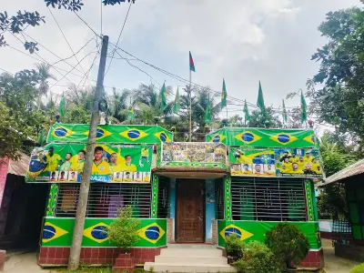 ব্রাজিলের রঙে রাঙানো শিক্ষকের বাড়ি, দর্শনার্থীদের ভিড়