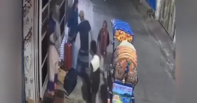 ঢাকায় ফেরার পর মোহাম্মদপুরে দুই নারীকে ছিনতাই