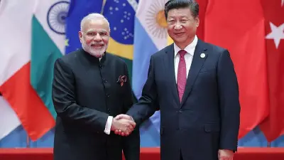 অতিষ্ঠ এলাকাবাসী ডাস্টবিন ফাঁকা, পুকুরজুড়ে আবর্জনার স্তূপ