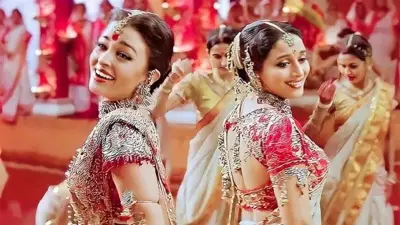 দোলা রে দোলা গানের শুটিংয়ে গর্ভবতী ছিলেন না মাধুরী