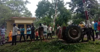 শ্রীমঙ্গলে ট্রেনের ধাক্কায় ট্রাক্টর দুমড়ে-মুচড়ে গেল, চালক আহত