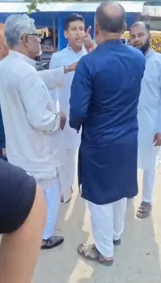 ব্রাহ্মণবাড়িয়ায় বিএনপির দুই নেতার মধ্যে হাতাহাতি, জুতা হাতে তেড়ে যাওয়ার অভিযোগ