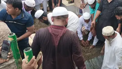 বাবা-মায়ের পাশে চিরনিদ্রায় তোফায়েল আহমেদ