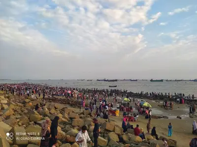 ঈদের ছুটিতে পতেঙ্গায় পর্যটকের ঢল, অব্যবস্থাপনায় হতাশা