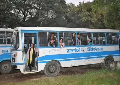 ভুলে মেয়েদের বাসে উঠে বিব্রতকর অবস্থা!