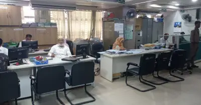 ইসলামী ব্যাংকে চেয়ারম্যানের পদত্যাগ দাবিতে কর্মবিরতি