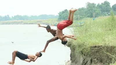 দেশজুড়ে নানা ঘটনার ছবি: কাঁঠাল থেকে লিচু বেচাকেনা