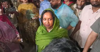 আইভীকে দেখতে যাওয়ায় কর্মচারী ছাঁটাই, প্রশাসকের অস্বীকৃতি