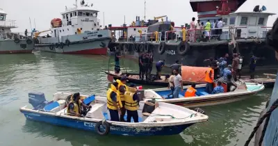 দৌলতদিয়ায় পন্টুন থেকে নদীতে পড়া বাসের যাত্রীদের আগেই নামানো হয়: নৌপুলিশ