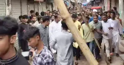 নোয়াখালীতে ছাত্রলীগের মিছিলে পুলিশের সরে পড়ার অভিযোগ