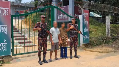 নেত্রকোনায় সীমান্ত দিয়ে ভারতে অনুপ্রবেশের সময় পাচারকারীসহ কিশোরী আটক