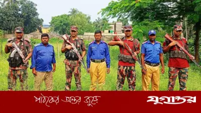 হিলি সীমান্তে পুশ-ইন ঠেকাতে বিজিবির সঙ্গে গ্রামপুলিশের যৌথ টহল