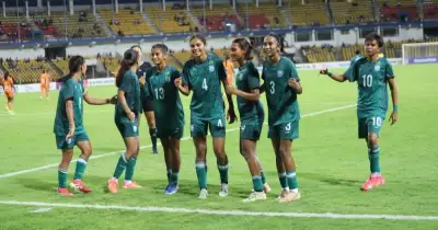 ভারতের কাছে হার, সাফ নারী ফুটবলে হ্যাটট্রিক শিরোপা অধরাই রইল বাংলাদেশের