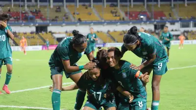 নারী সাফ ফাইনালে ভারতের কাছে বাংলাদেশের হার, হ্যাটট্রিক শিরোপা অধরাই রইল