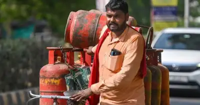 ভারতে এলপিজি সিলিন্ডারের দাম ২৯ রুপি বাড়ল, সরকার বলছে বাংলাদেশের চেয়েও কম