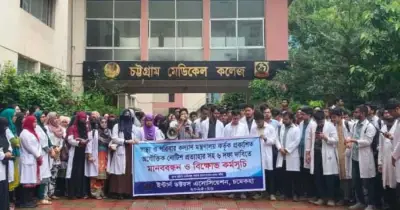 ইন্টার্ন চিকিৎসকদের কর্মবিরতি: স্বাস্থ্যসেবা বিঘ্নিত, প্রশ্ন উঠেছে জরুরি সেবা বন্ধের নৈতিকতা