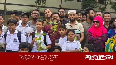 মিরপুরে শিক্ষার্থীদের মাঝে গাছের চারা বিতরণ করলেন এনসিপি নেতা আরিফ