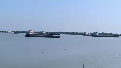 দস্যু হামলার পরও ভারতগামী জাহাজ যাত্রা শুরু
