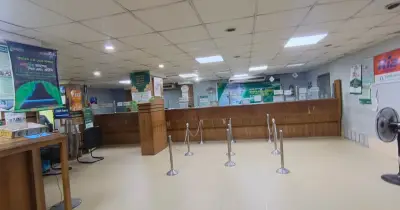 ইসলামী ব্যাংকের চেয়ারম্যানের পদত্যাগ দাবিতে কর্মকর্তা-কর্মচারীদের পেন ব্রেক