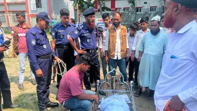 আবেগঘন দৃশ্যে পুলিশি পাহারায় জানাজা, কারাগারে ফেরত সাংবাদিকরা