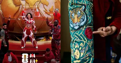 বিশ্বকাপ মঞ্চে বাংলাদেশের পতাকা হাতে সঞ্জয় দেব
