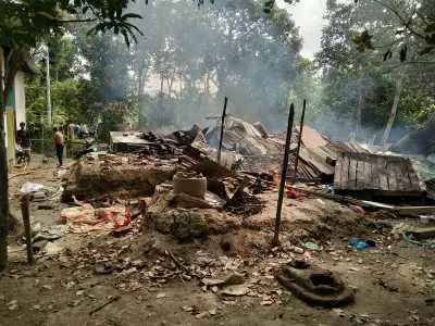 বরিশালে অটোরিকশাচালক হত্যা: আসামি গ্রেপ্তারের পর বাড়িতে আগুন