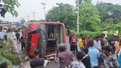 মহাসড়কে বিআরটিসি বাস উল্টে আহত ১২, তেলের দাম ৮০ ডলারের নিচে