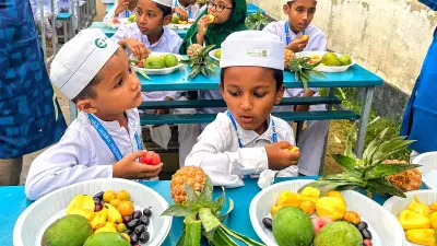 চট্টগ্রাম বন্ধুসভার ফলাহার উৎসবে ৭০ এতিম শিশুকে বাহারি ফল বিতরণ