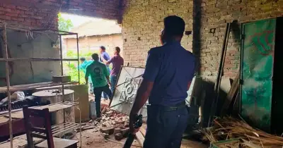 গুরুদাসপুরে মা-বাবাকে তালাবদ্ধ করে সম্পত্তি দখলের অভিযোগ মেয়ে ও পুলিশ কনস্টেবল স্বামীর বিরুদ্ধে