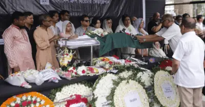 শিল্পী মোস্তফা মনোয়ারকে শেষ শ্রদ্ধা, রাষ্ট্রীয় মর্যাদায় দাফন