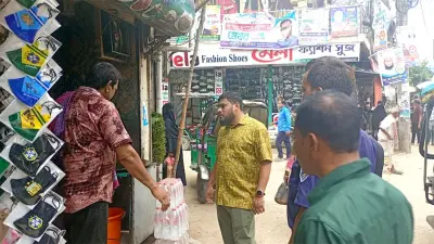 ফুটপাত দখলমুক্ত করতে উচ্ছেদ অভিযান, হকারদের মালামাল জব্দ, সাবেক এমপি আটক