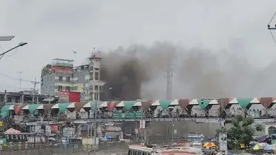 সোনারগাঁও আল মদিনা শপিংমলে আগুন, উচ্ছেদ পরিকল্পনার অভিযোগ
