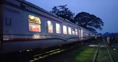 ময়মনসিংহে বিজয় এক্সপ্রেসের ইঞ্জিনে আগুন, ট্রেন চলাচল বন্ধ