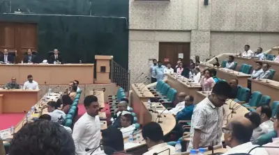 শেখ পরিবারের নামে স্থাপনার নাম পরিবর্তন না হওয়ায় ডাকসুর পাঁচ সদস্যের ওয়াকআউট