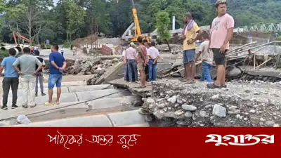 ভারী বৃষ্টিতে বিপর্যস্ত পশ্চিমবঙ্গের উত্তরবঙ্গ, রেড অ্যালার্ট জারি