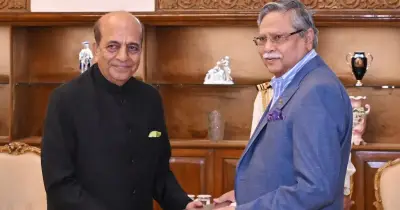 ভারতের নতুন হাইকমিশনার দীনেশ ত্রিবেদী রাষ্ট্রপতি শাহাবুদ্দিনের কাছে পরিচয়পত্র পেশ