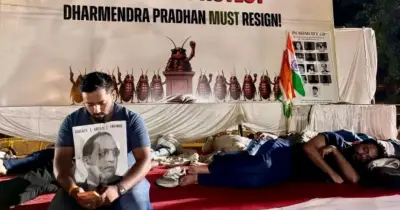 ভারতে শিক্ষামন্ত্রীর পদত্যাগের দাবিতে তরুণদের অবস্থান ধর্মঘট শুরু