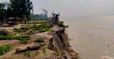 যমুনা নদীর ভাঙনে জামালপুরে শতাধিক পরিবার গৃহহীন, ৮ কোটি টাকার সম্পদ হুমকিতে