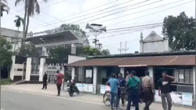 খুলনা মসজিদে গুলি, আহত ২; ডেঙ্গু মোকাবিলায় সমন্বিত পরিকল্পনার তাগিদ