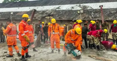কলকাতায় নির্মাণাধীন গুদামের ছাদ ধসে ৩ জন নিহত, ১৮ জন আটকা